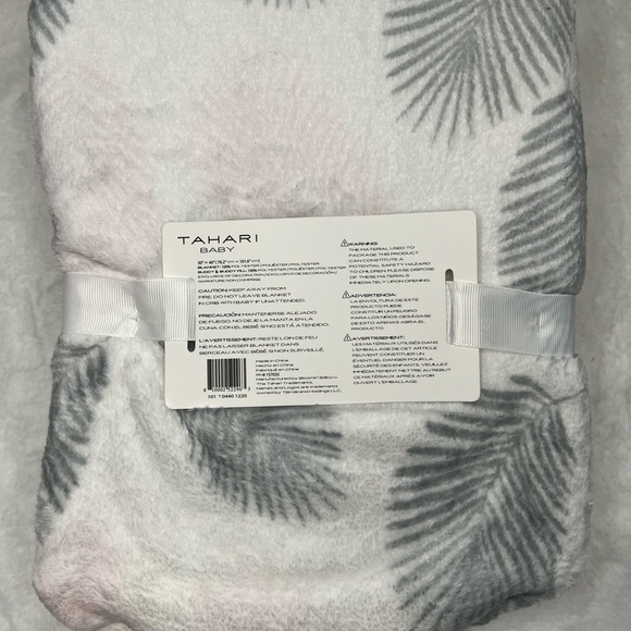 3/$35 Kids Bundle - Tahari Baby Blanket w/ Flamingo Stuffed Animal - Pink - Picture 2 of 2